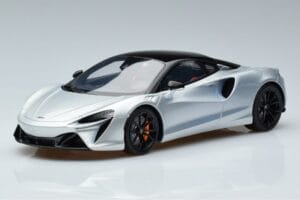 McLaren Artura Kupee Hõbedane GT Spirit 1:18 GT873 Vaik