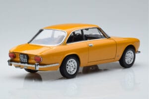 Alfa Romeo 1750 GTV Kollane Norev 1:18 187910 Metall - pilt 3/7