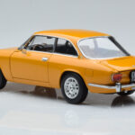 Alfa Romeo 1750 GTV Kollane Norev 1:18 - image 6 of 7