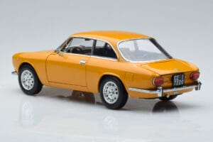 Alfa Romeo 1750 GTV Kollane Norev 1:18 187910 Metall - pilt 6/7