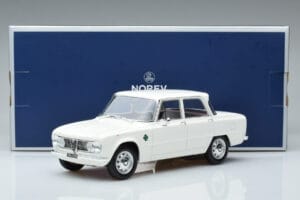 Alfa Romeo Giulia Ti Super Norev 1:18 187970 Metall - pilt 6/6