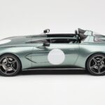 Aston Martin V12 Speedster Roheline Metallic GT Spirit 1:18 - image 3 of 6