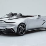Aston Martin V12 Speedster Hõbedane GT Spirit 1:18 - image 2 of 6
