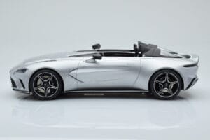 Aston Martin V12 Speedster Hõbedane GT Spirit 1:18 GT430 Vaik - pilt 3/6