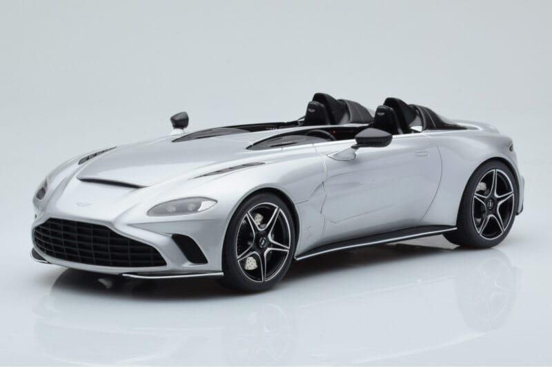 Aston Martin V12 Speedster Hõbedane GT Spirit 1:18