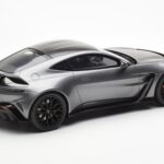 Aston Martin V12 Vantage Magnetic Hõbe GT Spirit 1:18 - image 2 of 6