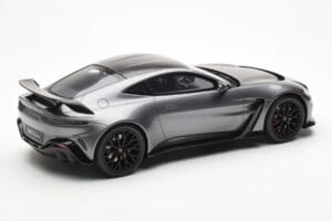 Aston Martin V12 Vantage Magnetic Hõbe GT Spirit 1:18 GT443 Vaik - pilt 2/6