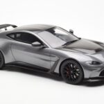 Aston Martin V12 Vantage Magnetic Hõbe GT Spirit 1:18 - image 4 of 6