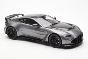 Aston Martin V12 Vantage Magnetic Hõbe GT Spirit 1:18 GT443 Vaik - pilt 4/6
