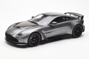 Aston Martin V12 Vantage Magnetic Hõbe GT Spirit 1:18