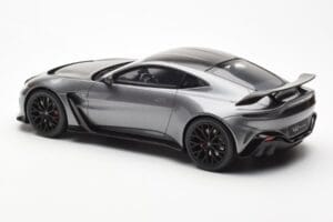 Aston Martin V12 Vantage Magnetic Hõbe GT Spirit 1:18 GT443 Vaik - pilt 5/6