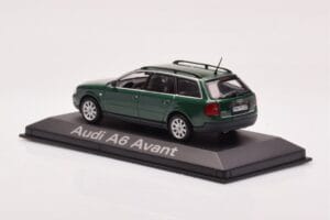 Audi A6 C5 Avant Roheline Minichamps 1:43 5010106213 Metall - pilt 3/4