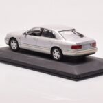 Audi A8 D2 Hõbe Roheline Triip Minichamps 1:43 - image 3 of 4
