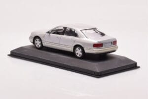 Audi A8 D2 Hõbe Roheline Triip Minichamps 1:43 AUDI-264455 Metall - pilt 3/4