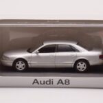 Audi A8 D2 Hõbe Roheline Triip Minichamps 1:43 - image 4 of 4