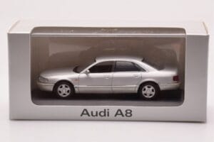 Audi A8 D2 Hõbe Roheline Triip Minichamps 1:43 AUDI-264455 Metall - pilt 4/4