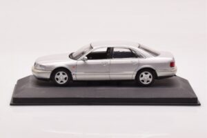 Audi A8 D2 Hõbe Roheline Triip Minichamps 1:43