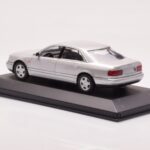 Audi A8 D2 Hõbedane Minichamps 1:43 - image 3 of 4
