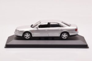 Audi A8 D2 Hõbedane Minichamps 1:43