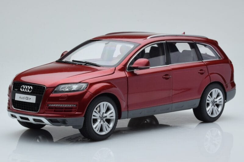Audi Q7 4L Granaatpunane Kyosho 1:18