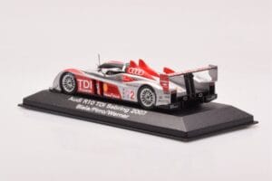 Audi R10 TDI LMP1 #2 F. Biela / E. Pirro / M. Werner 12 Hours of Sebring 2007 Minichamps 1:43 5020700233 Metall - pilt 3/4