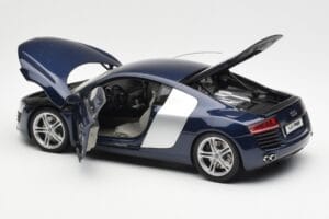 Audi R8 4.2 FSI V8 Sinine Kyosho 1:18 09213BL Metall - pilt 5/8
