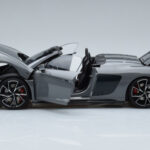 Audi R8 Spyder Performance Nardo Hall Kengfai 1:18 - image 4 of 11