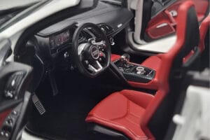 Audi R8 Spyder Performance Valge Kengfai 1:18 VAKF-0351 Metall - pilt 9/11