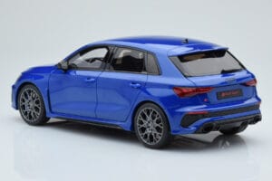 Audi RS3 8Y Sportback Performance Edition Nagaro Sinine GT Spirit 1:18 GT884 Vaik - pilt 4/5