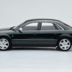 Audi S8 D2 Roheline Otto 1:18 - image 3 of 6