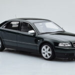 Audi S8 D2 Roheline Otto 1:18 - image 4 of 6