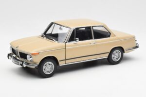 BMW 2002 Ti E10 Sahara Beež Kyosho 1:18