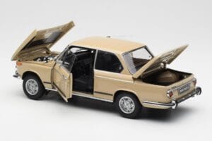 BMW 2002 Ti E10 Sahara Beež Kyosho 1:18 08541BG Metall - pilt 5/8