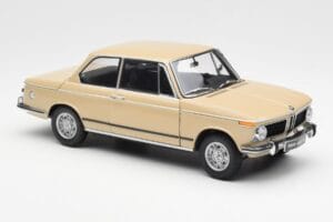 BMW 2002 Ti E10 Sahara Beež Kyosho 1:18 08541BG Metall - pilt 6/8