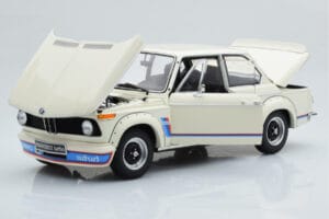 BMW 2002 Turbo Valge Kyosho 1:18 08544W Metall - pilt 2/8