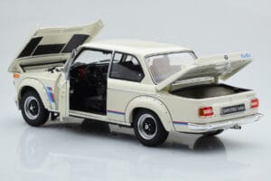 BMW 2002 Turbo Valge Kyosho 1:18 08544W Metall - pilt 3/8