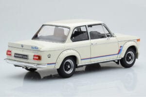 BMW 2002 Turbo Valge Kyosho 1:18 08544W Metall - pilt 4/8