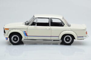 BMW 2002 Turbo Valge Kyosho 1:18 08544W Metall - pilt 5/8
