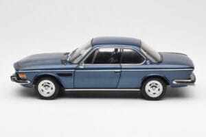 BMW 3.0 CSi E9 Sinine Metallik AUTOart 1:18 70672 Metall - pilt 4/8