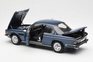 BMW 3.0 CSi E9 Sinine Metallik AUTOart 1:18 70672 Metall - pilt 5/8