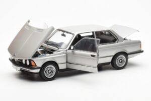 BMW 323i E21 Aspen Hõbedane AUTOart 1:18 80430433552 Metall - pilt 2/8