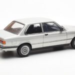 BMW 323i E21 Aspen Hõbedane AUTOart 1:18 - image 3 of 8
