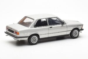 BMW 323i E21 Aspen Hõbedane AUTOart 1:18 80430433552 Metall - pilt 3/8