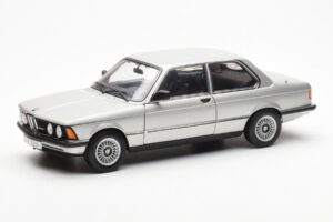 BMW 323i E21 Aspen Hõbedane AUTOart 1:18