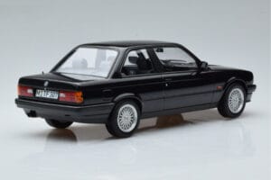 BMW 325i E30 Must Norev 1:18 183203 Metall - pilt 2/6