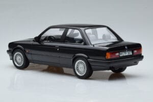 BMW 325i E30 Must Norev 1:18 183203 Metall - pilt 5/6