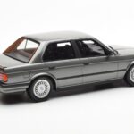 BMW 325i E30 Sedaan Dolphin Hall Otto 1:18 - image 2 of 6