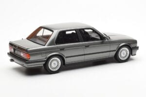 BMW 325i E30 Sedaan Dolphin Hall Otto 1:18 OT819 Vaik - pilt 2/6