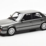 BMW 325i E30 Sedaan Dolphin Hall Otto 1:18