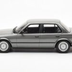 BMW 325i E30 Sedaan Dolphin Hall Otto 1:18 - image 3 of 6
